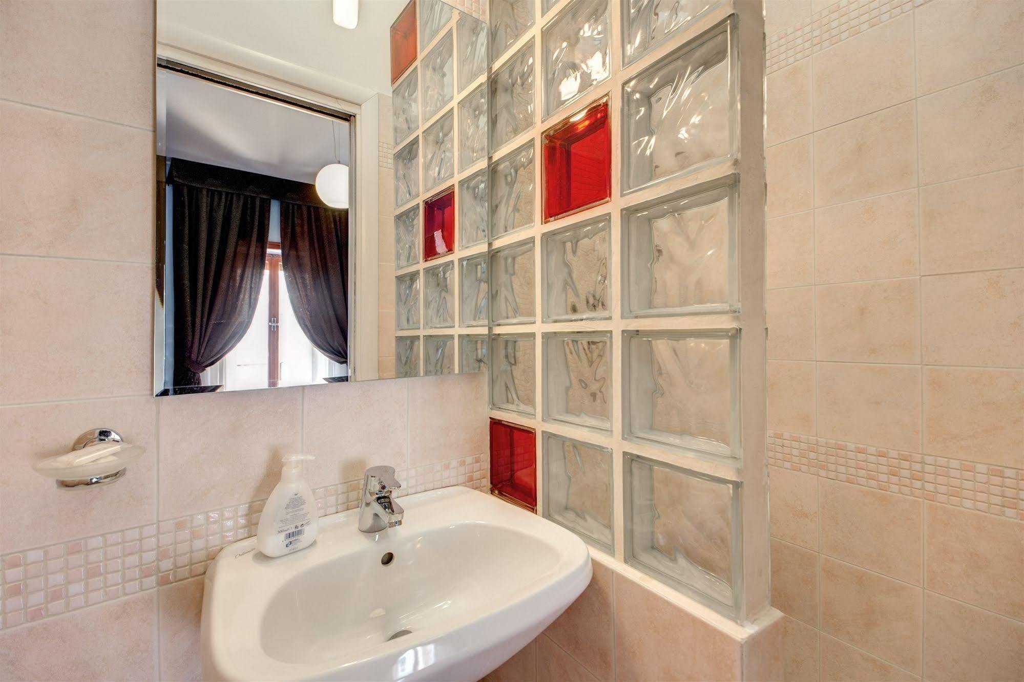 Domus Cornelia Bed & Breakfast Rome Exterior photo